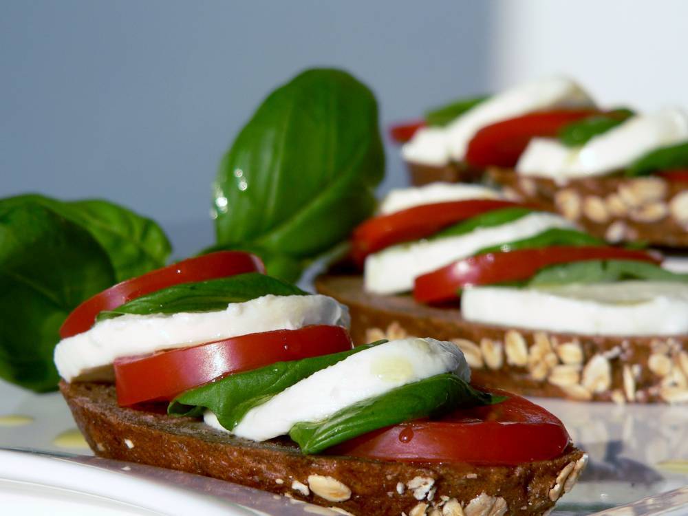 Bruschetta s mozzarellou